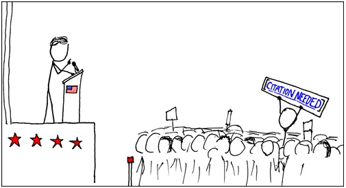 Político o política habla en un podio. Entre la masa, alguien alza un cartel que reza: "Cita requerida".