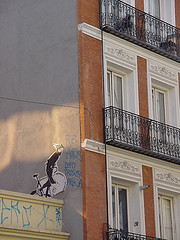 El dibujo de la bici está en la calle San Bernardo de Madrid